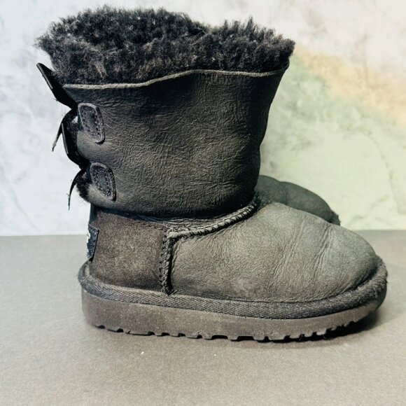 UGG Mini Bailey Bow  Faux Fur Lined Boot Black Girls Size 8 - Picture 2 of 6